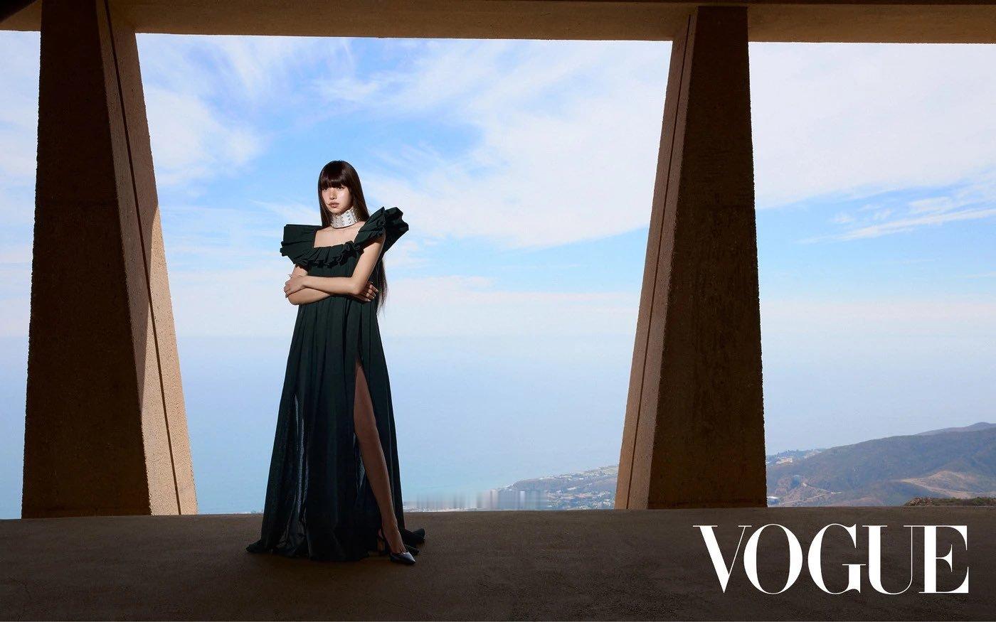 LISA💕LISA杂志收割者 2608120 voguekorea IG更新L