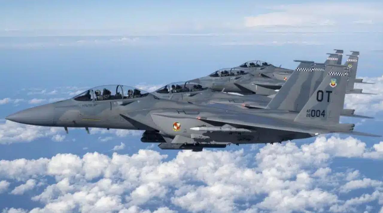 2027年国防授权草案拟采购F-15EX鹰式II和F-35闪电II多年合同
 