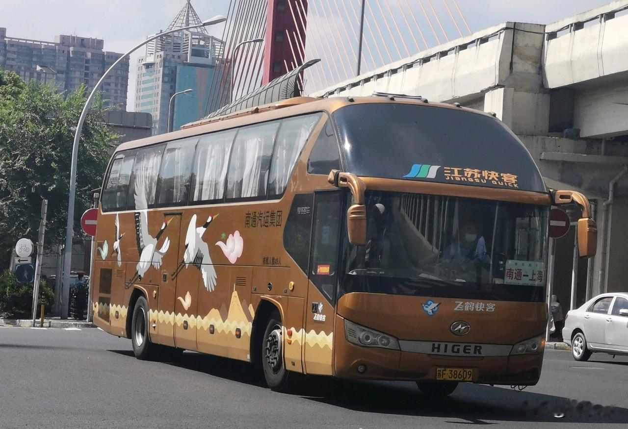 上海曾经的省际长途线路（十），不知还有多少在跑？
南通—上海
新昌—上海
兴化—