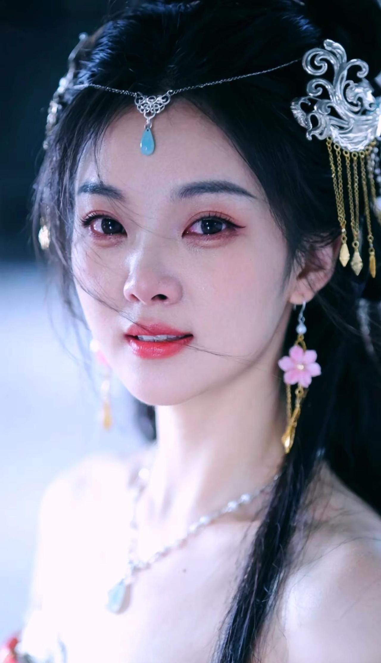 我什么酸甜苦辣都吃过了，现在还是这么累，压力压得我身心太累了，除了拼命赚钱还账以