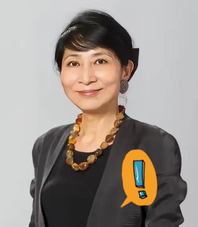 她当选香港立法会议员后突然“变脸”，不但拒绝唱国歌、拒绝使用中文在议会中发言，公