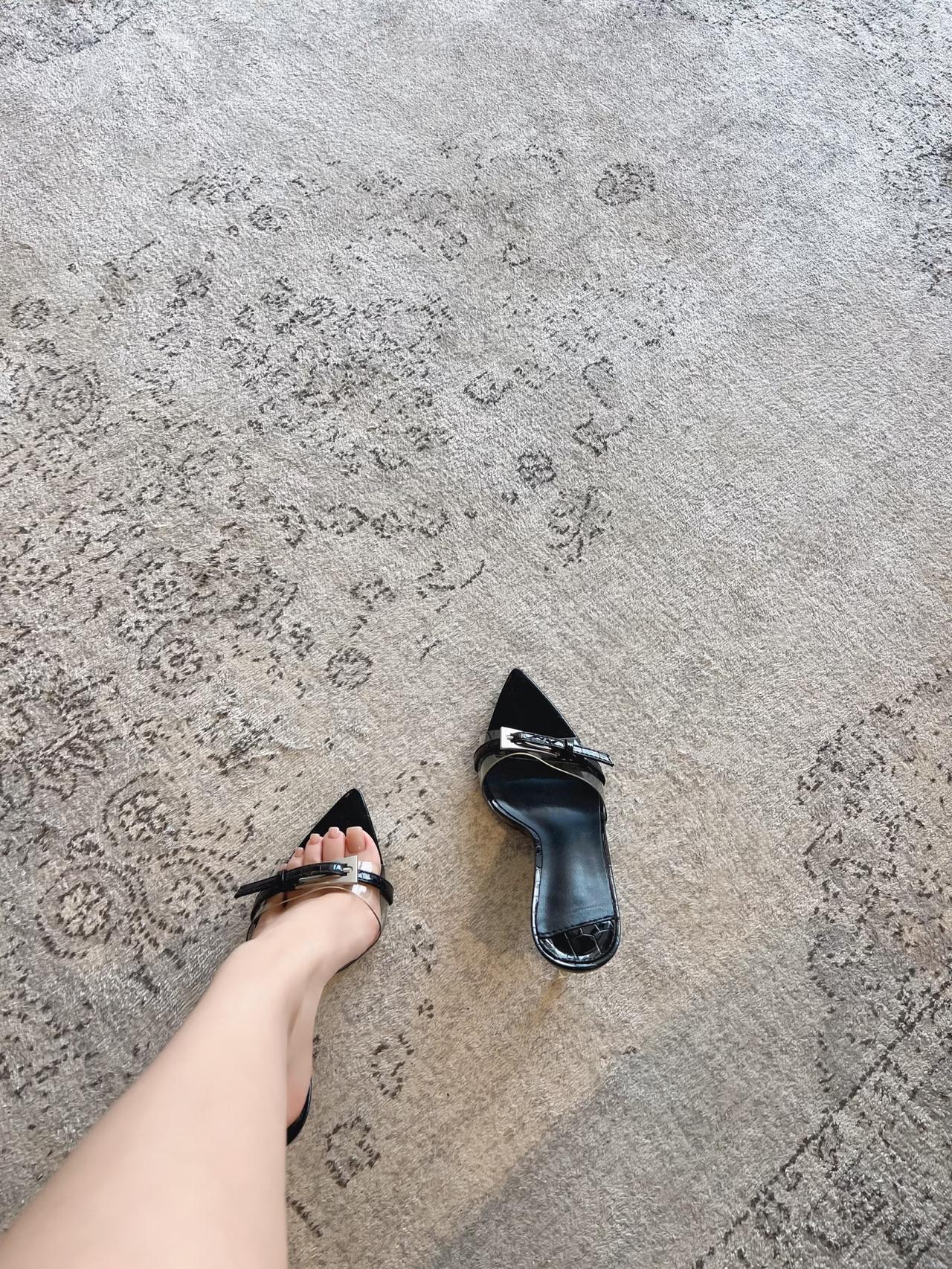 还是白色的很好看一些