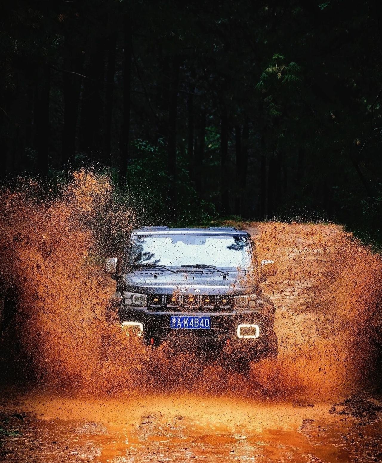 还是野生地形玩着最带劲！我的BJ40陪着我翻山越岭、淌水闯泥潭，每一次颠簸和水花