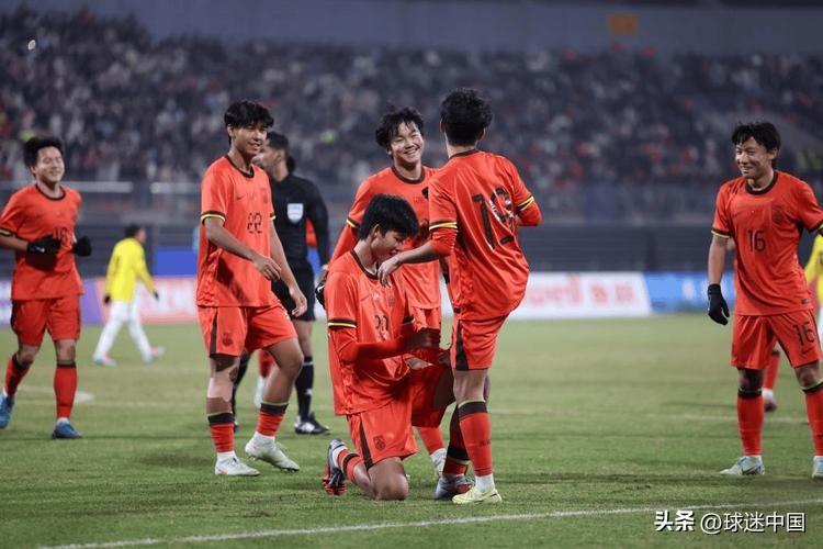 U17亚洲杯决赛，中国队的表现值得尊敬。终场比分定在2比3，我们惜败日本U17摘