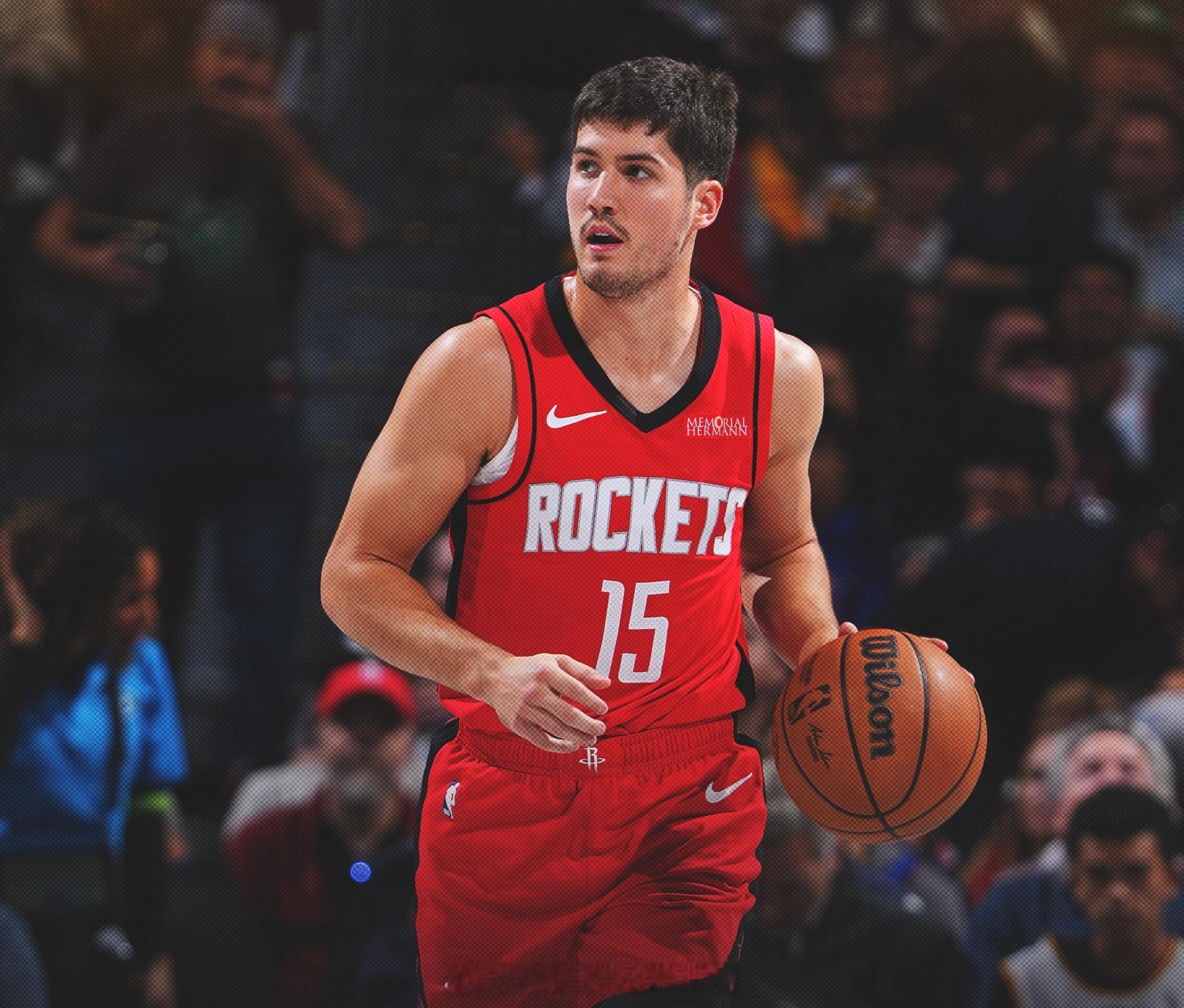 据统计，谢泼德是火箭队史替补砍下至少25分5助攻最年轻的球员（21岁179天）。