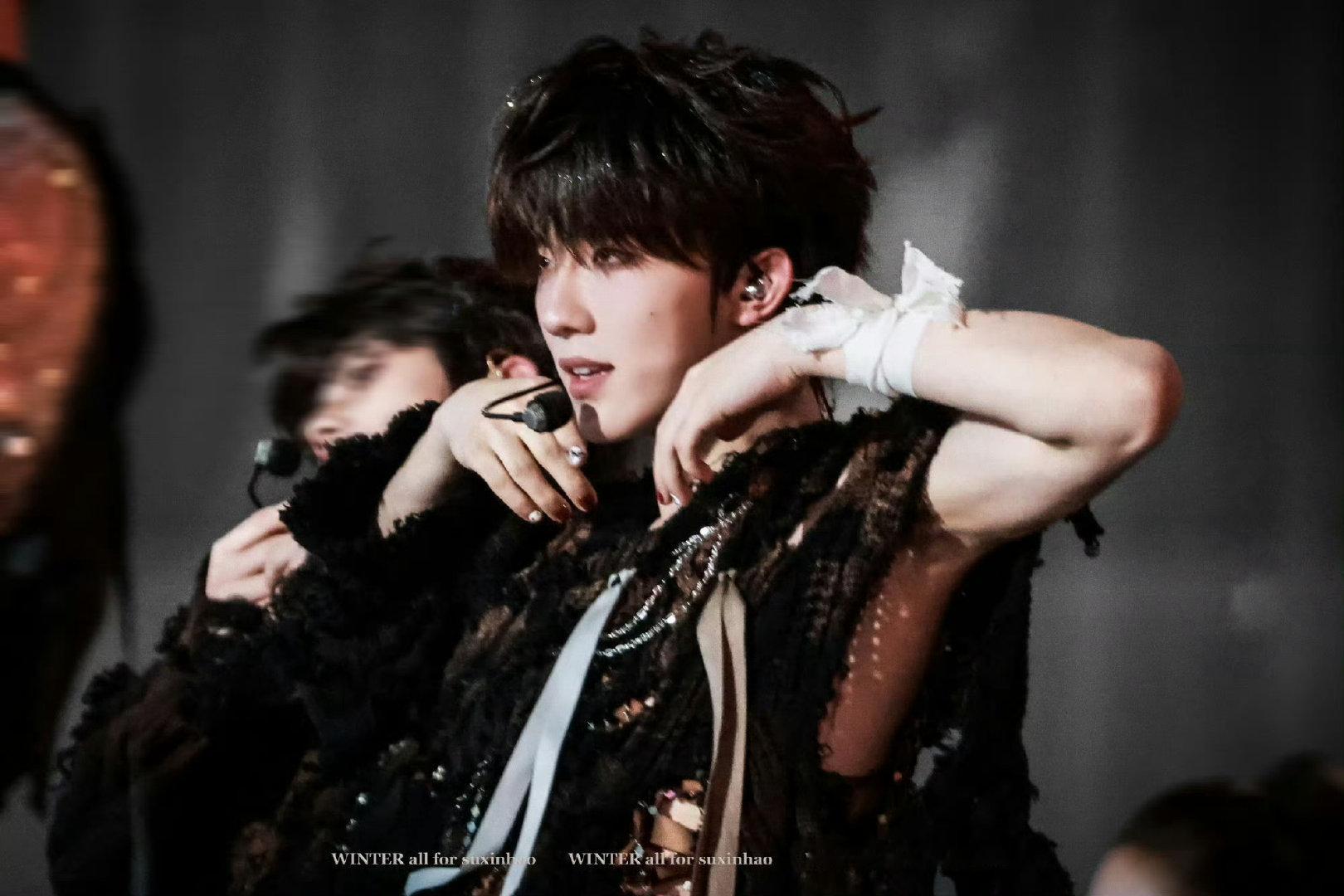 苏新皓闪现苏新皓我们一起好好享受舞台 苏新皓闪现提醒大家：一定要安全第一！保持好