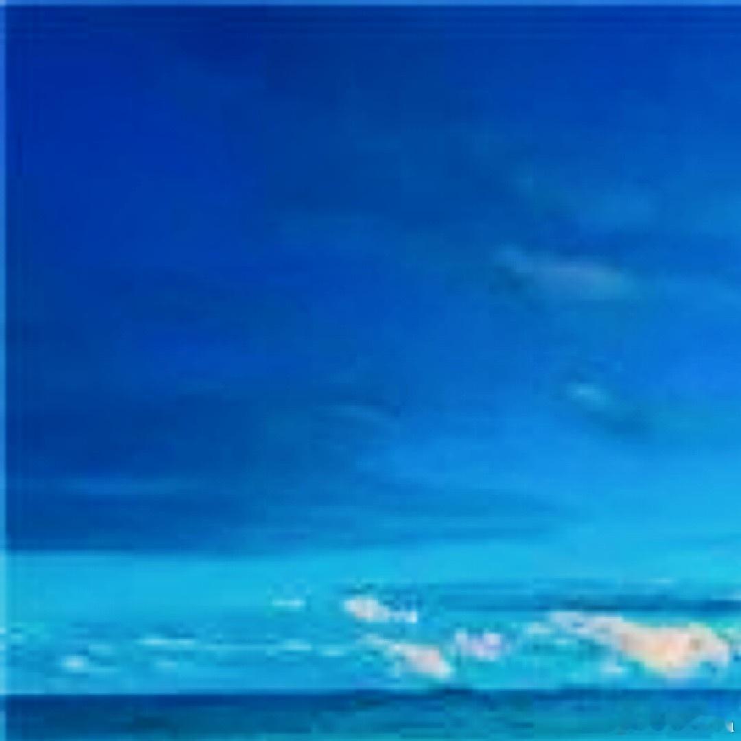 今天，我在路上看到一位老人提着很重的袋子，我便主动上前帮忙。老人脸上露出的笑容，