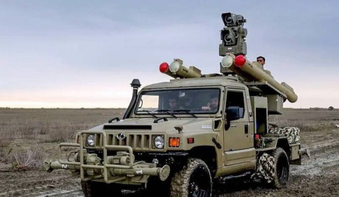 难怪能击落A10攻击机，伊朗导弹外形变化太大，美军怀疑背后有大国指点！2026年