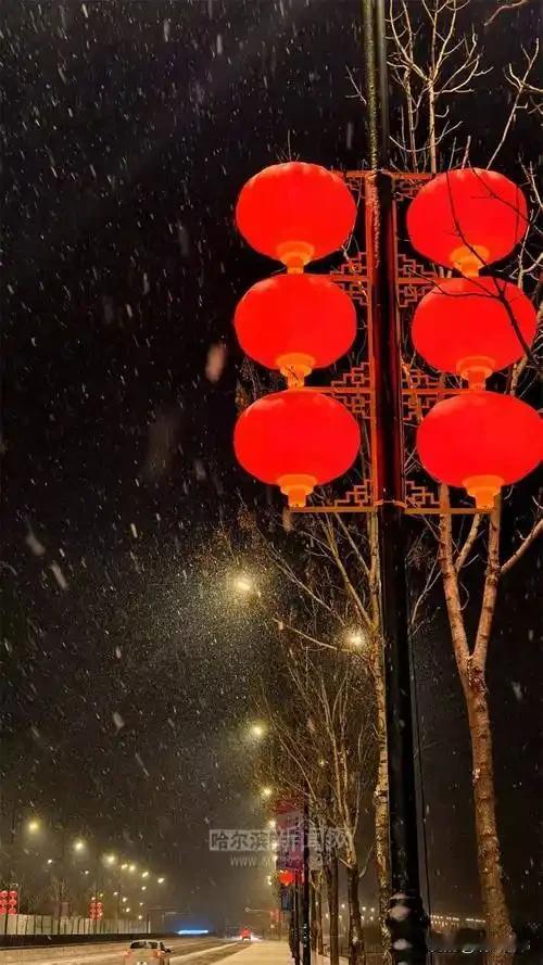 我家的除夕没有夜晚


除夕之夜，打开家里所有的灯
每一处都被照亮
屋子里，连同