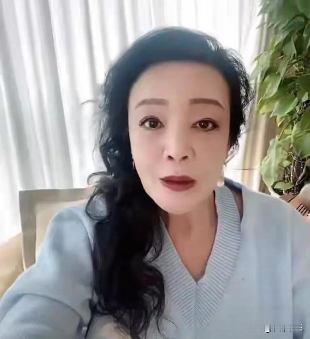 68岁张兰，难掩兴奋！


5月9日下午，张兰又上热搜了。

这次不是因为麻六记