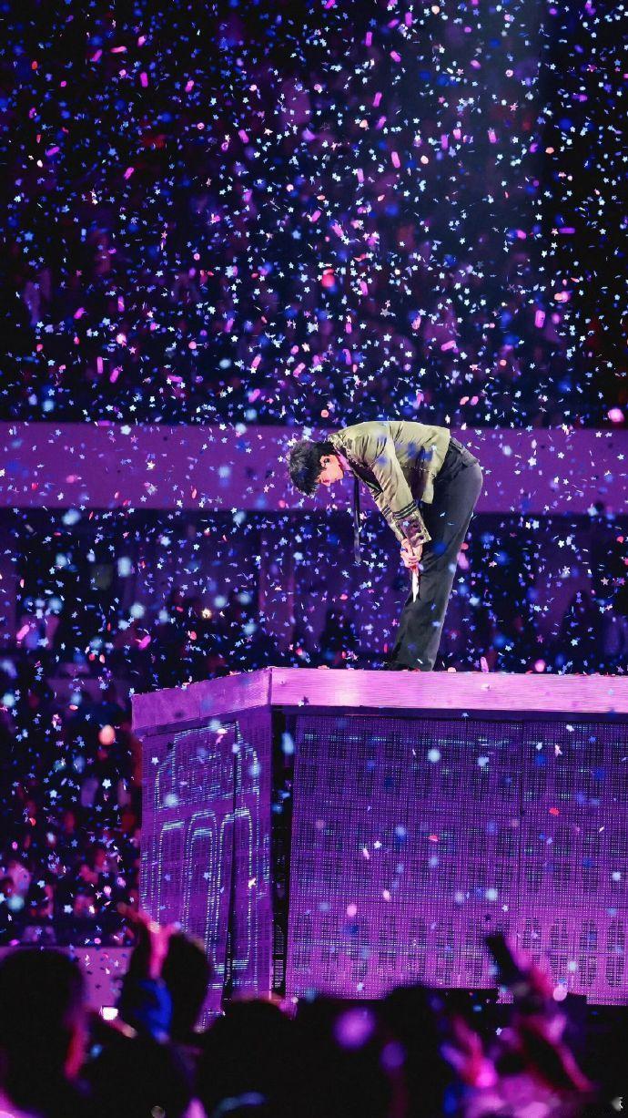 张杰歌迷会为四川一村庄出资修路张杰歌迷会的格局真的太大了，修路造福村民，还能让歌