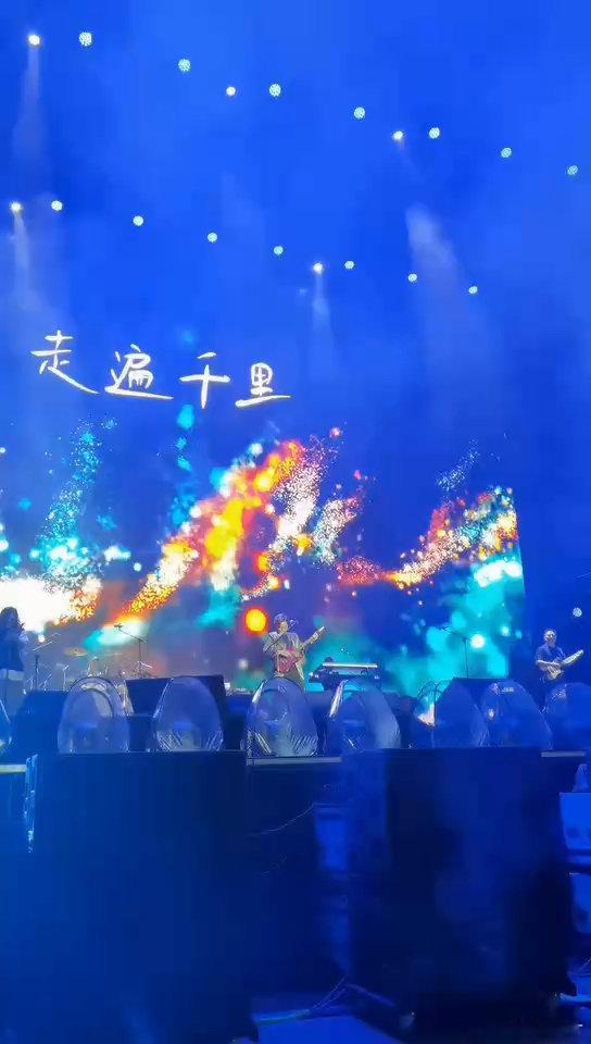这演唱会啊还以为歌手竞演现场呢 看普洱演唱会全程瞳孔地震！沙宝亮《暗香》开口跪，