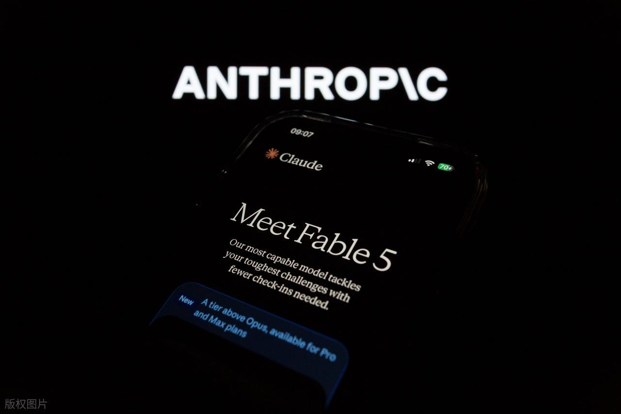 这两天，Anthropic 干了一件很有意思的事。
一个因为 "太危险" 而不敢