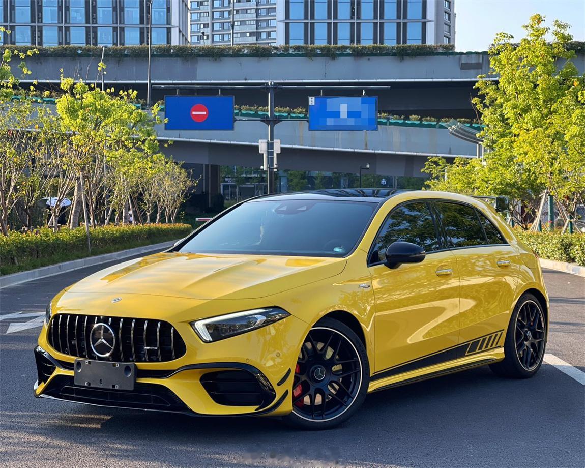 奔驰 A45 S AMG 黄外/黑内3秒多破百的极品小钢炮[酷][酷]2021年