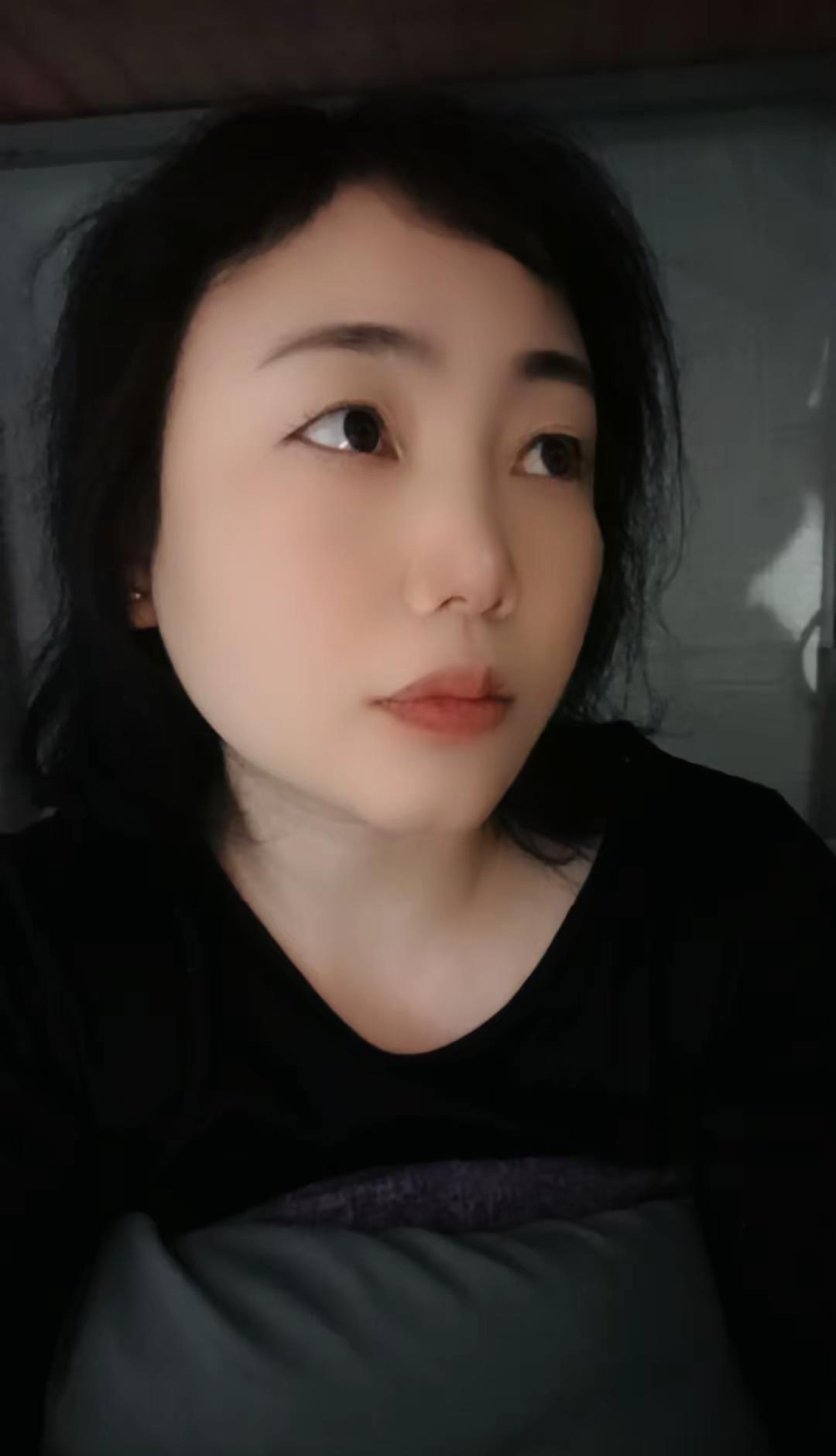 突然没有那么多想要的了 只想安安稳稳的一年又一年 健康多点 烦恼少点 其余皆为过