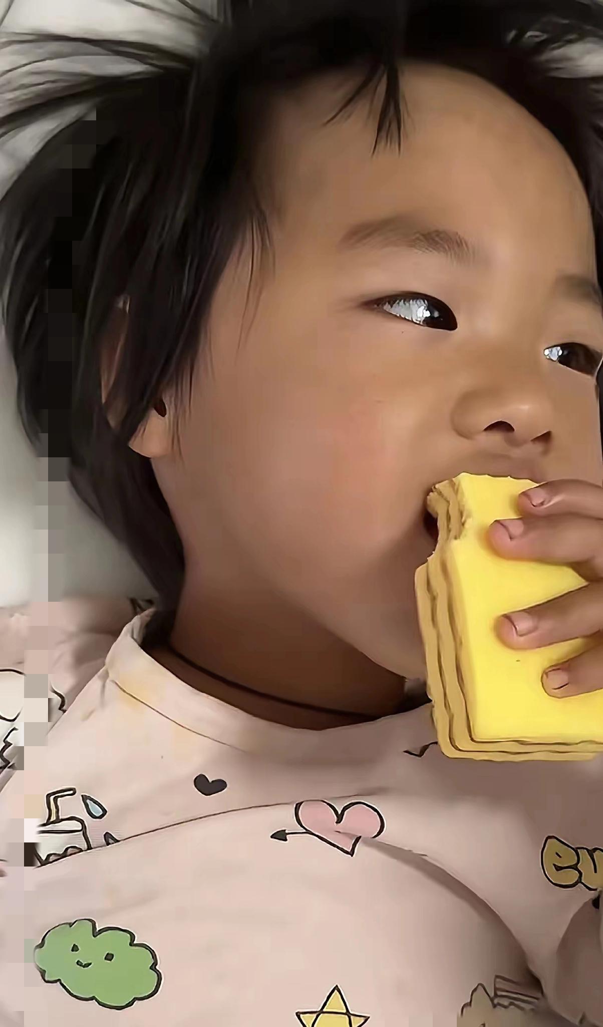 4岁女童丁一的经历太让人破防了！

   以为只是冻伤的小问题，

  没想到至