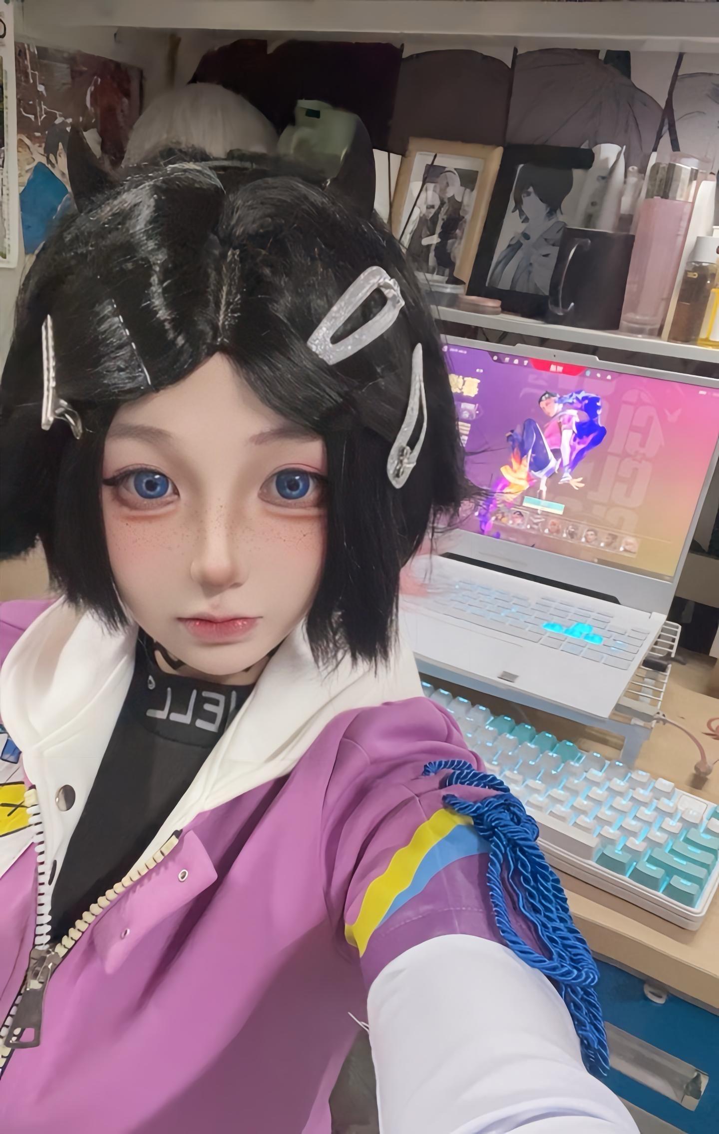 枕头里藏满了发霉的梦，梦里住着得不到的人。