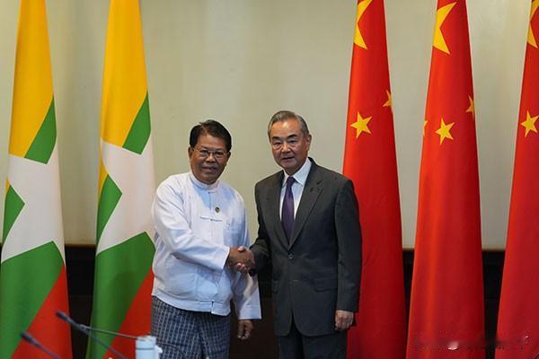 中国外长前脚刚访问缅甸，后脚美国就开始搞起小动作。

美国国务院对外发表声明称，