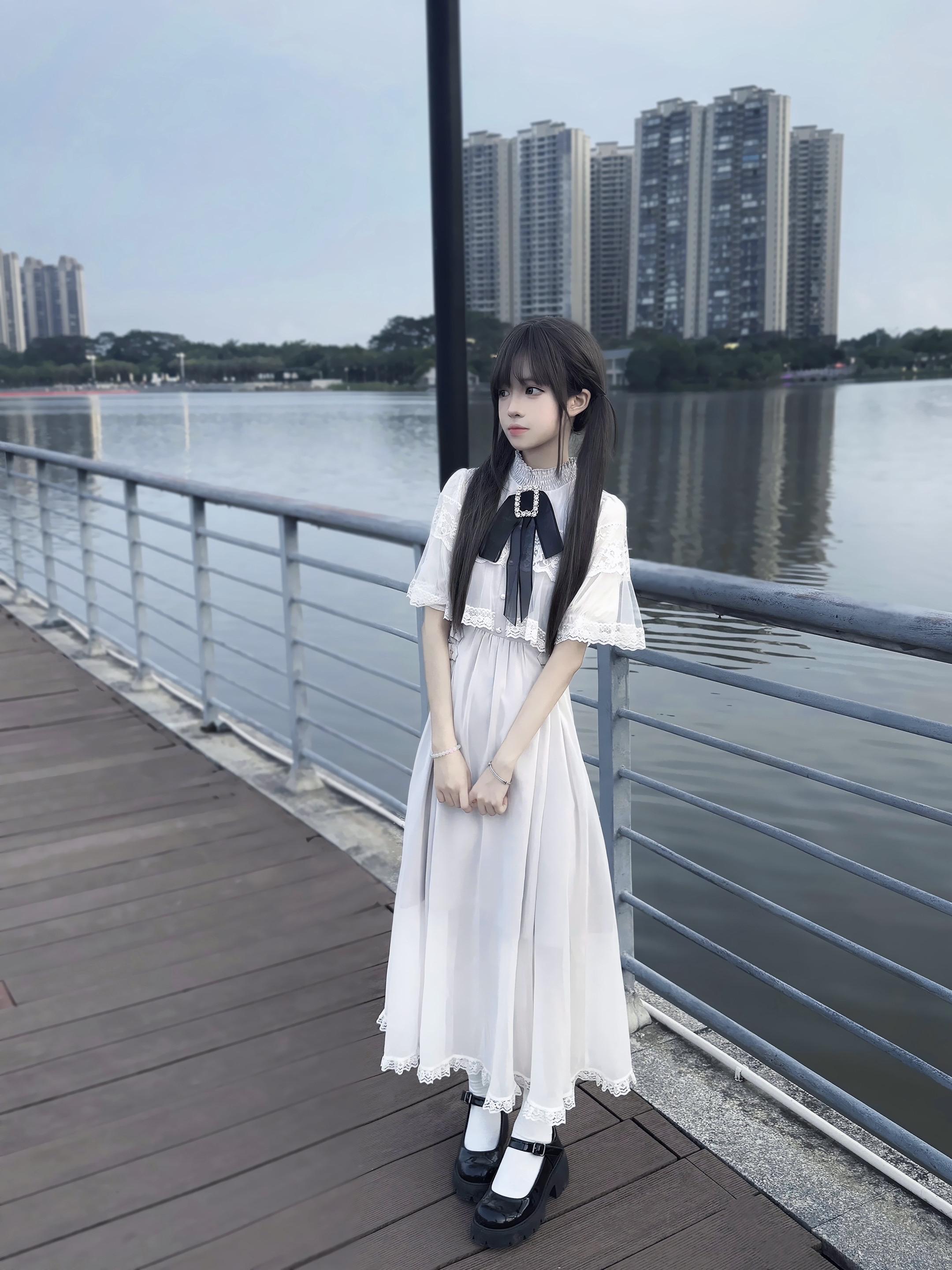 心中无雨也无晴看不清也看不轻。