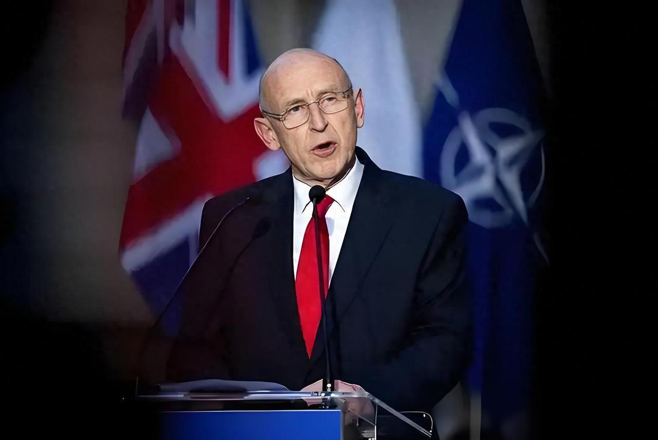 中俄联合军演第3天，英防长不识时务！专家：英国没资格作对手

英国防长的这句“台