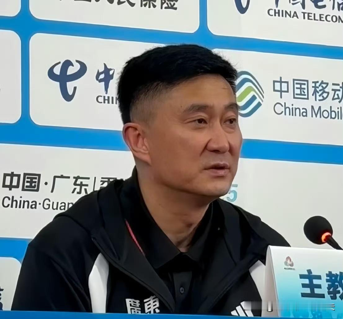 杜锋和杨鸣算是杠上了！
全运会首战后，互相花式吹捧，杨鸣说广东实力独一档，杜锋说