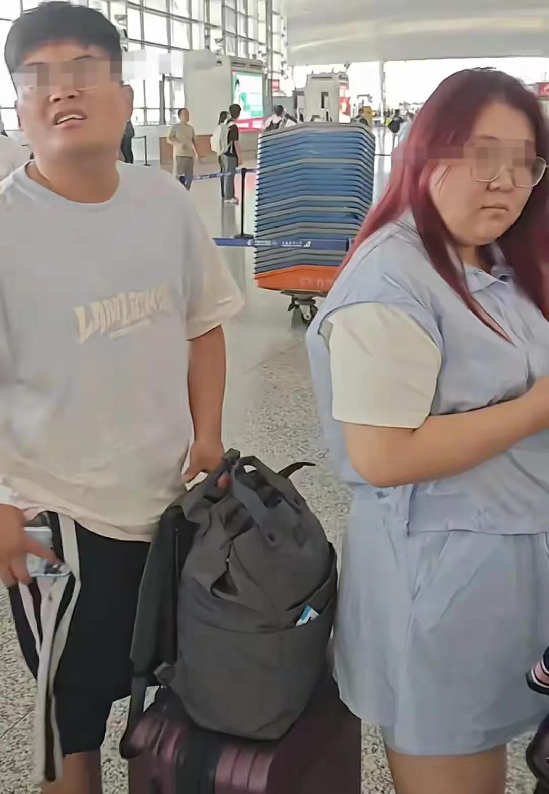 这个替公公打人的胖女人最近可真“火”，看那样子就透着股不讲理的劲儿，被打的戴先生
