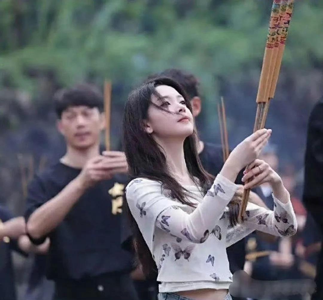 谁能看出来陈瑶已经31岁了？这也太美了 