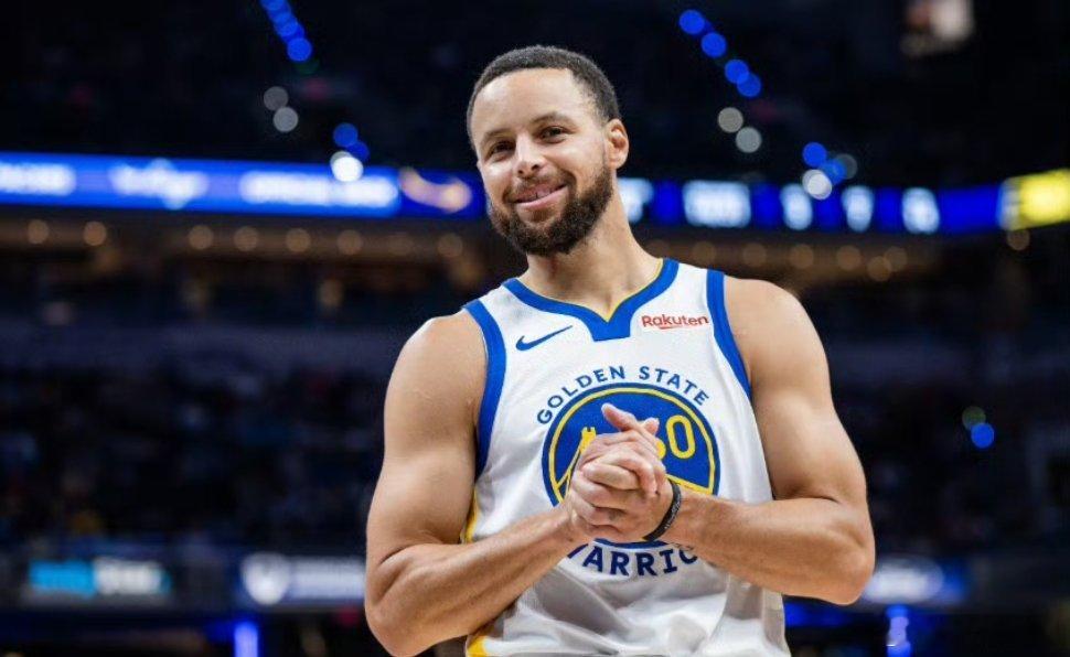 明日 NBA 常规赛，勇士将开启 6 连客征程，首战客场挑战雷霆。球队更新伤病报