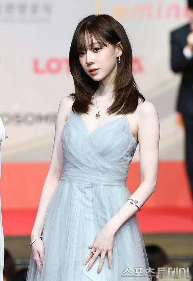 aespa2025歌谣大战红毯【金玟庭】完全就是一个小公主… 