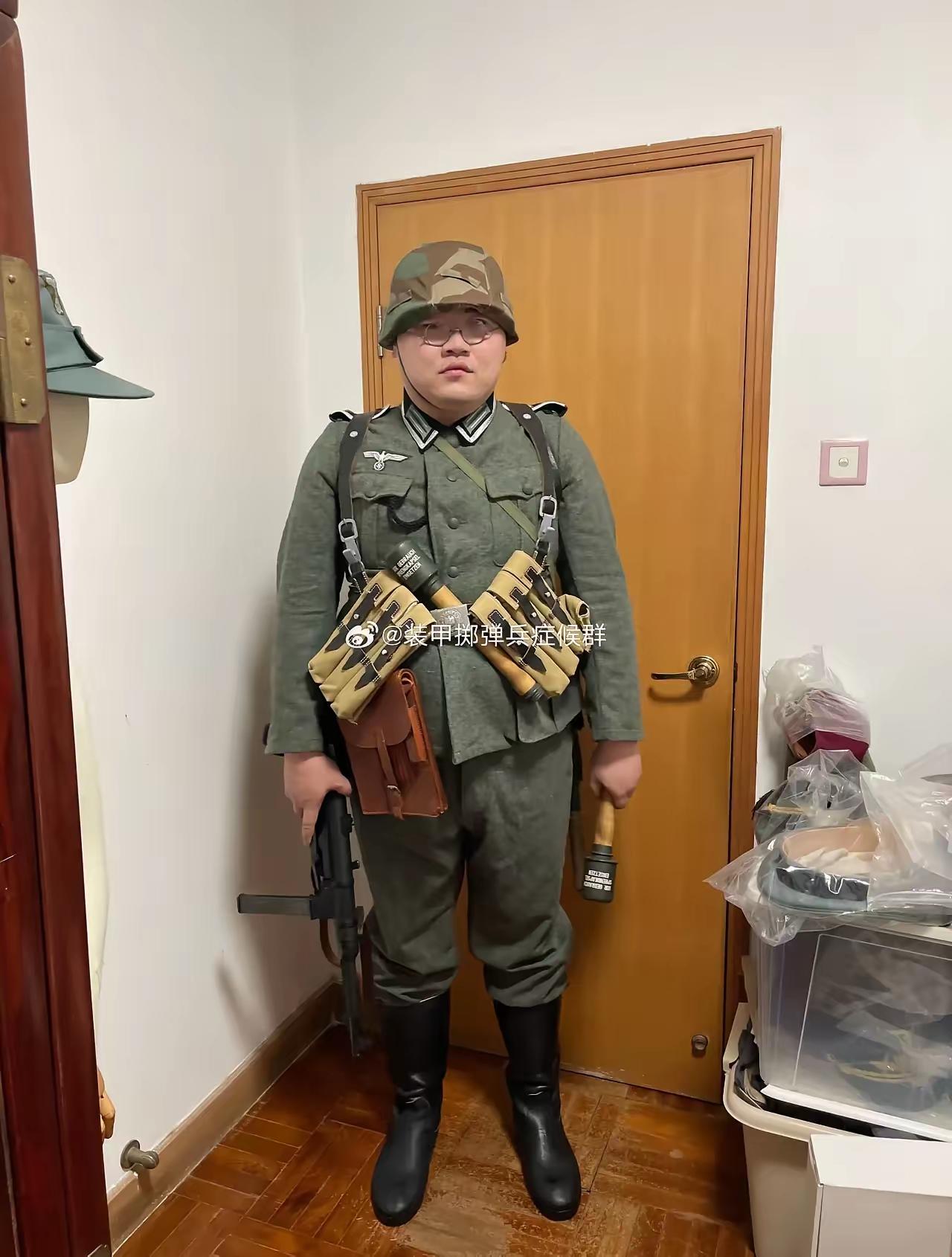 活成：法西斯了？
心思没用在学习上，全在这些乱七八糟的寻求刺激上了，看来也有一定