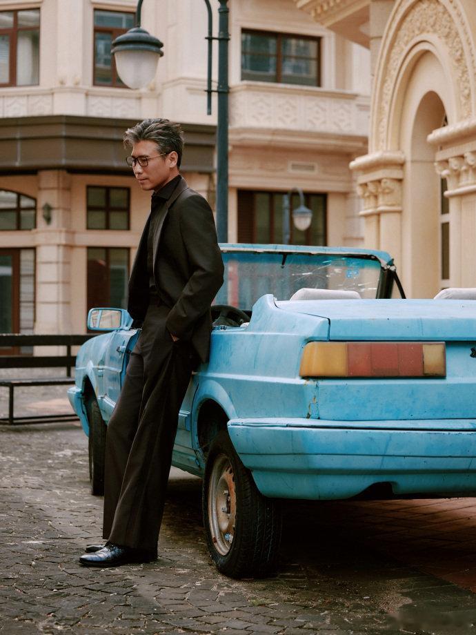 李乃文一个坏消息一个好消息 李乃文身上有一种罕见的“平衡感”。他既保有传统演员对