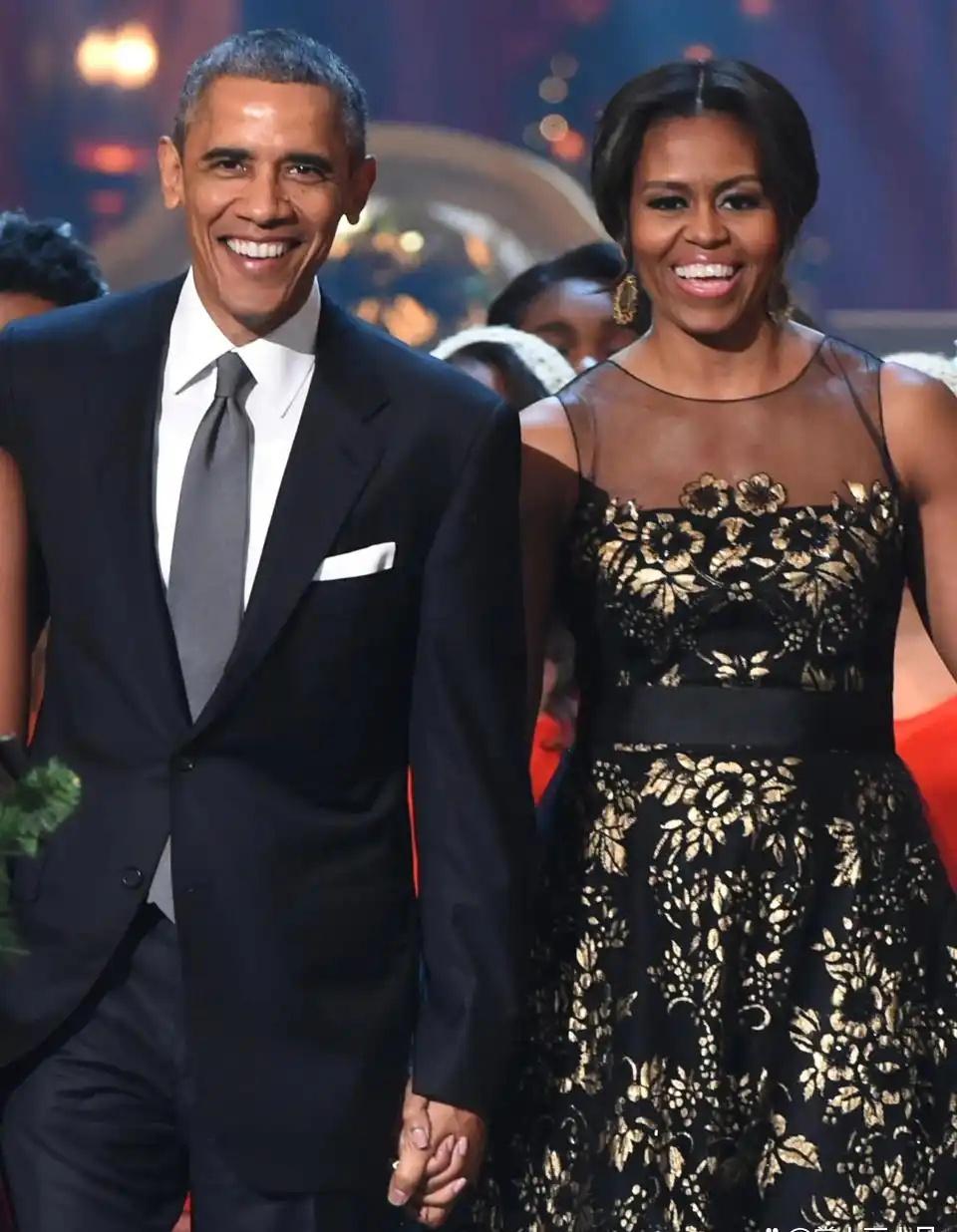 有网友说奥巴马没有出现在爱泼斯坦的萝莉岛上，说明奥巴马是美国难得的正人君子。
