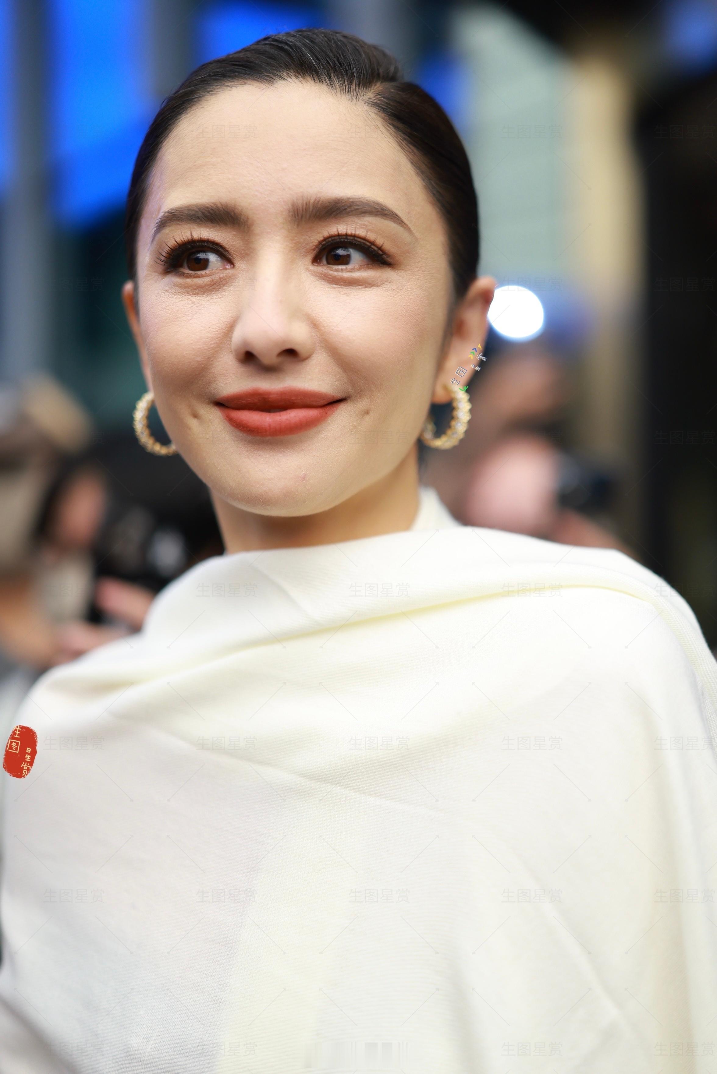 佟丽娅大背头，是女王丫丫天猫金妆奖 酒店出发生图 ​​​