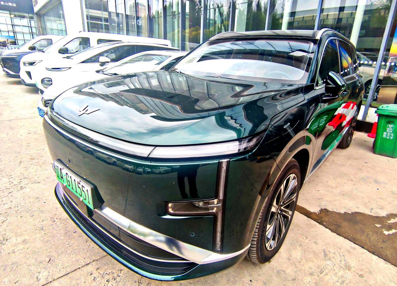 大六座家用SUV《星光L》
   全新上汽通用五菱星光L重磅上市，定位十万级真大
