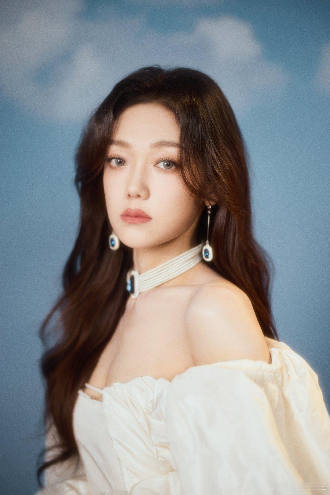 #硬糖少女303##希林娜依高# 今日份糖妹新鲜物料希林娜依高年度慈善盛典工作室