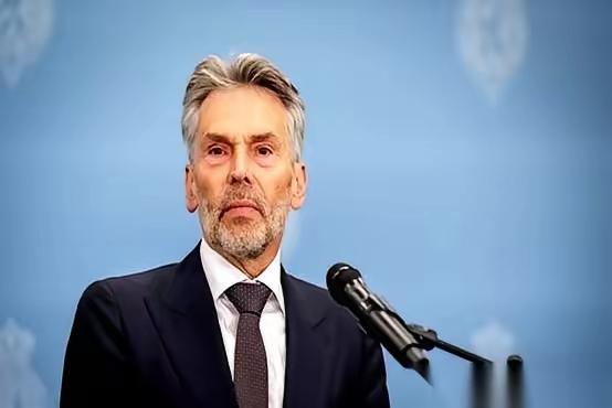 荷兰首相斯霍夫下台，可别以为这事就这么算了。他临下台前干的那缺德事太让人窝火。中