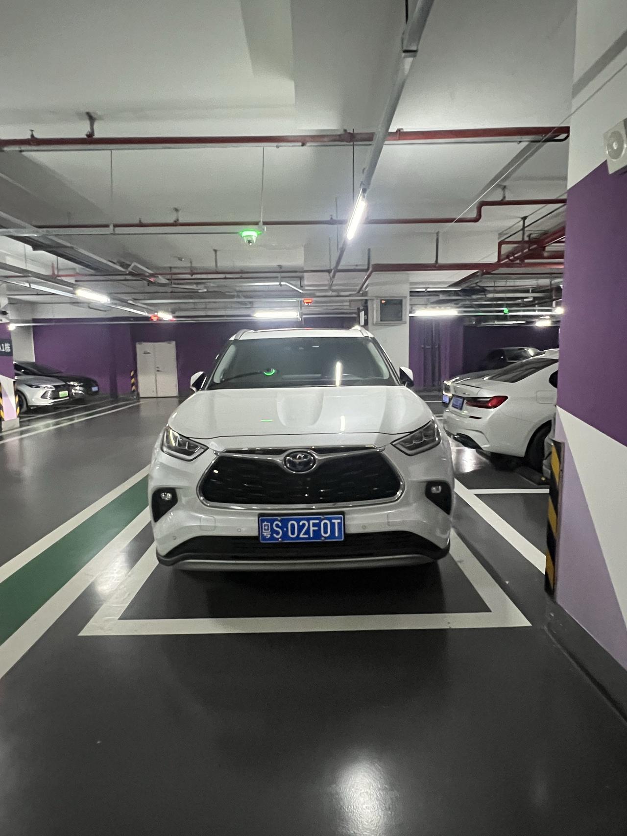 根据多年经验，来说说选择车位的十大原则：
1. 能租尽量不买。
2. 宁靠柱子不