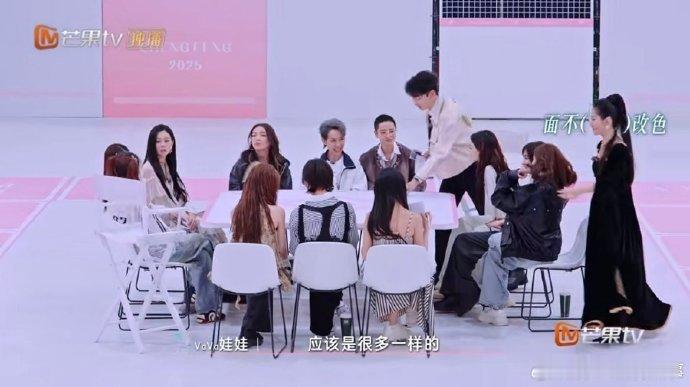 李斯丹妮[超话]浪姐全场都在抢李斯丹妮的歌乘风2025四位队长的抢歌大战，因为李
