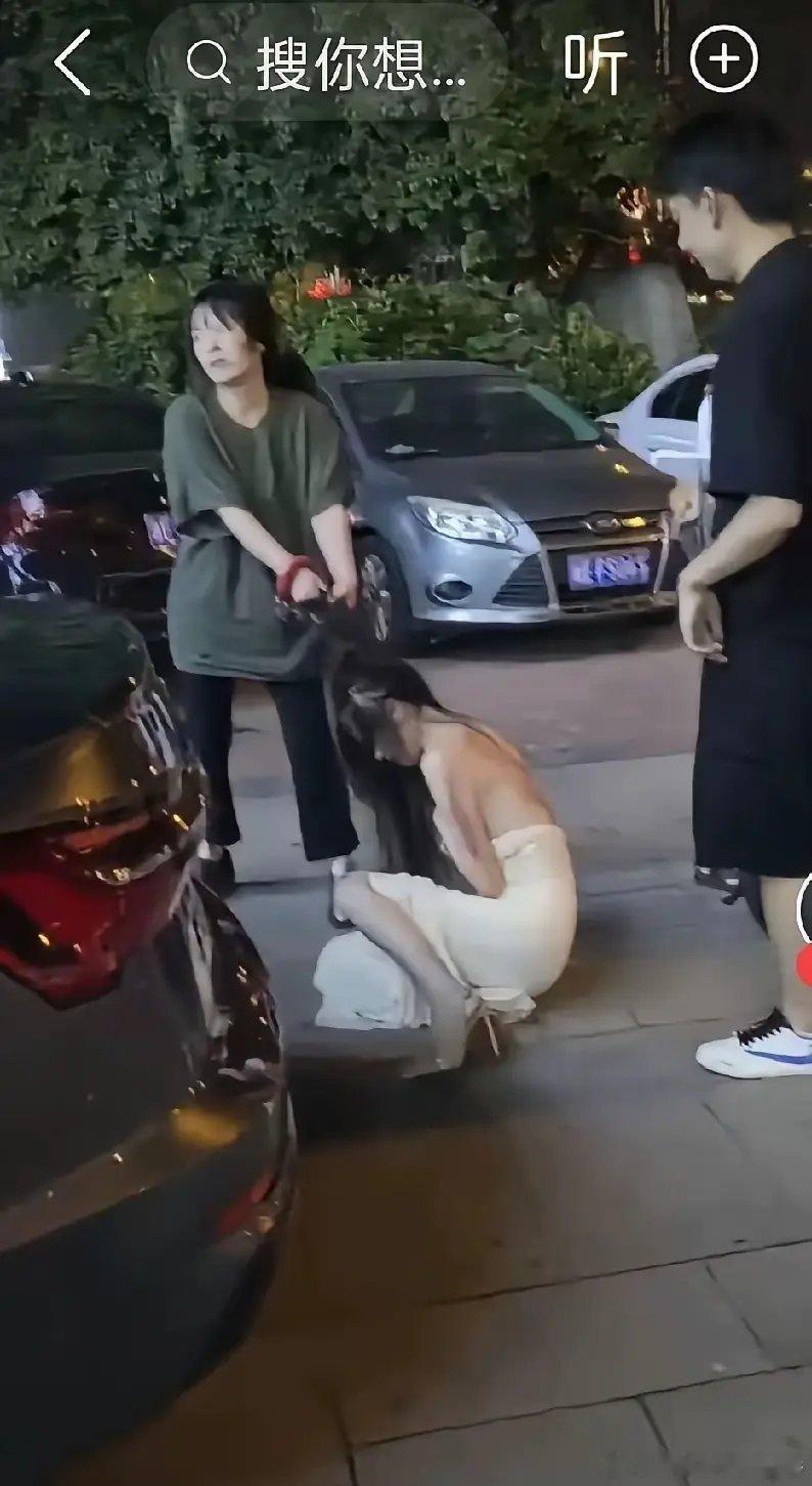 女人何苦为难美女人？ 