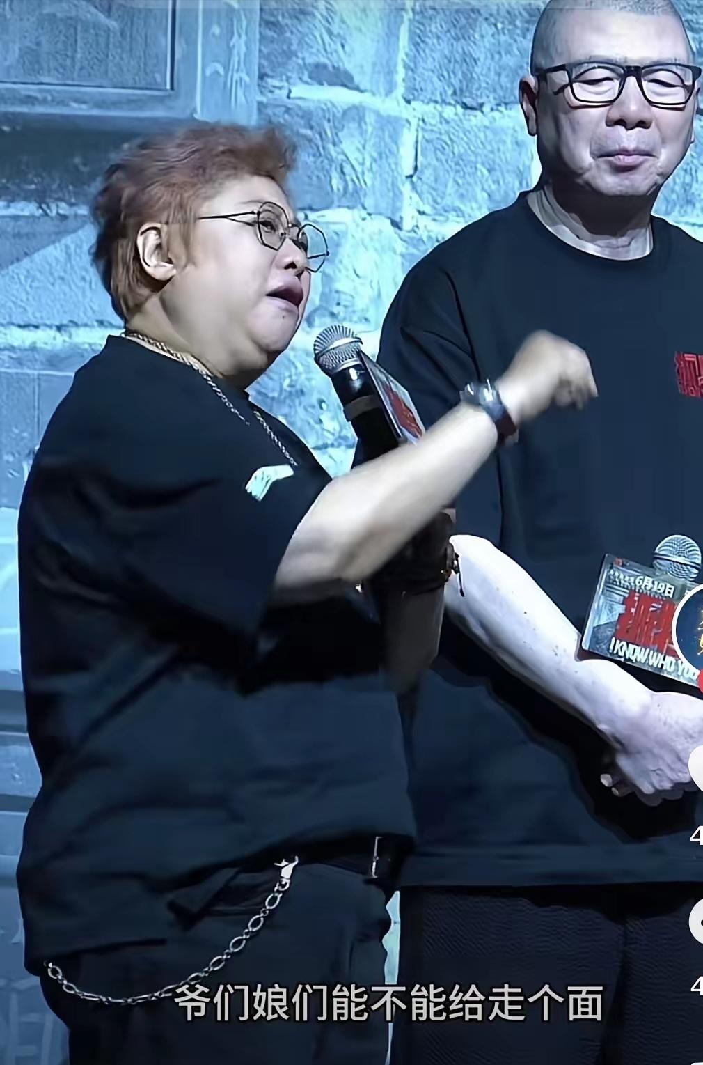 韩红没有做错任何事！网络上对她群起而攻之的“黑”的源头在哪呢？
        