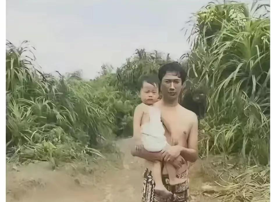 真是绝了
曾经看着很普通的人，
却成了台湾首富。
大家看出来这是谁了吗？