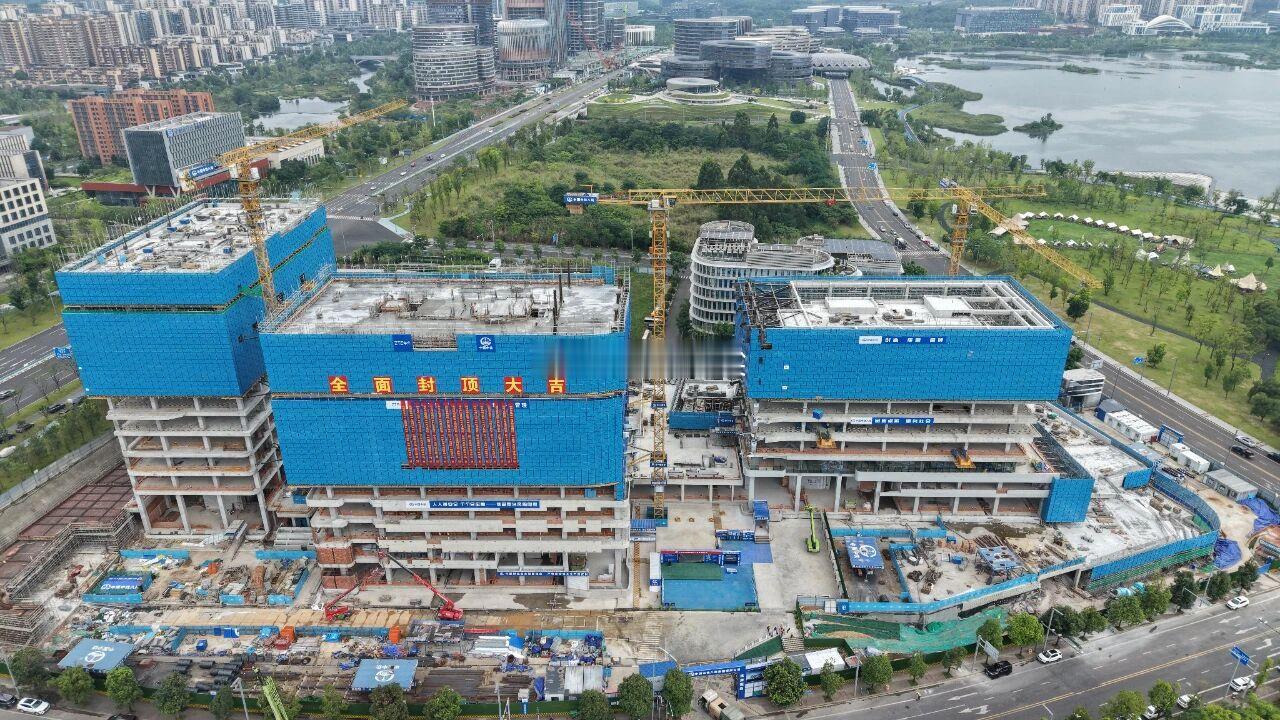 中兴通讯西南科创中心正式宣布主体封顶，预计2027年12月实现全面竣工投用。项目