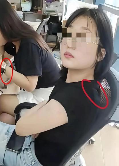 杭州白嫖女后续来了。网传她已经被公司处理了，黑短袖后部有个东西被指她平时是惯犯。