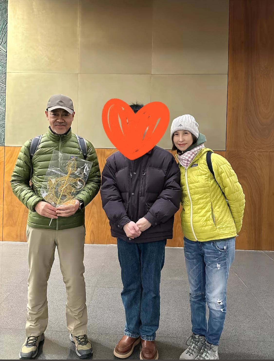 当我发现刘青云与郭蔼明夫妇常来内地旅游，对他俩的好感度又进一层。夫妻俩低调出游，