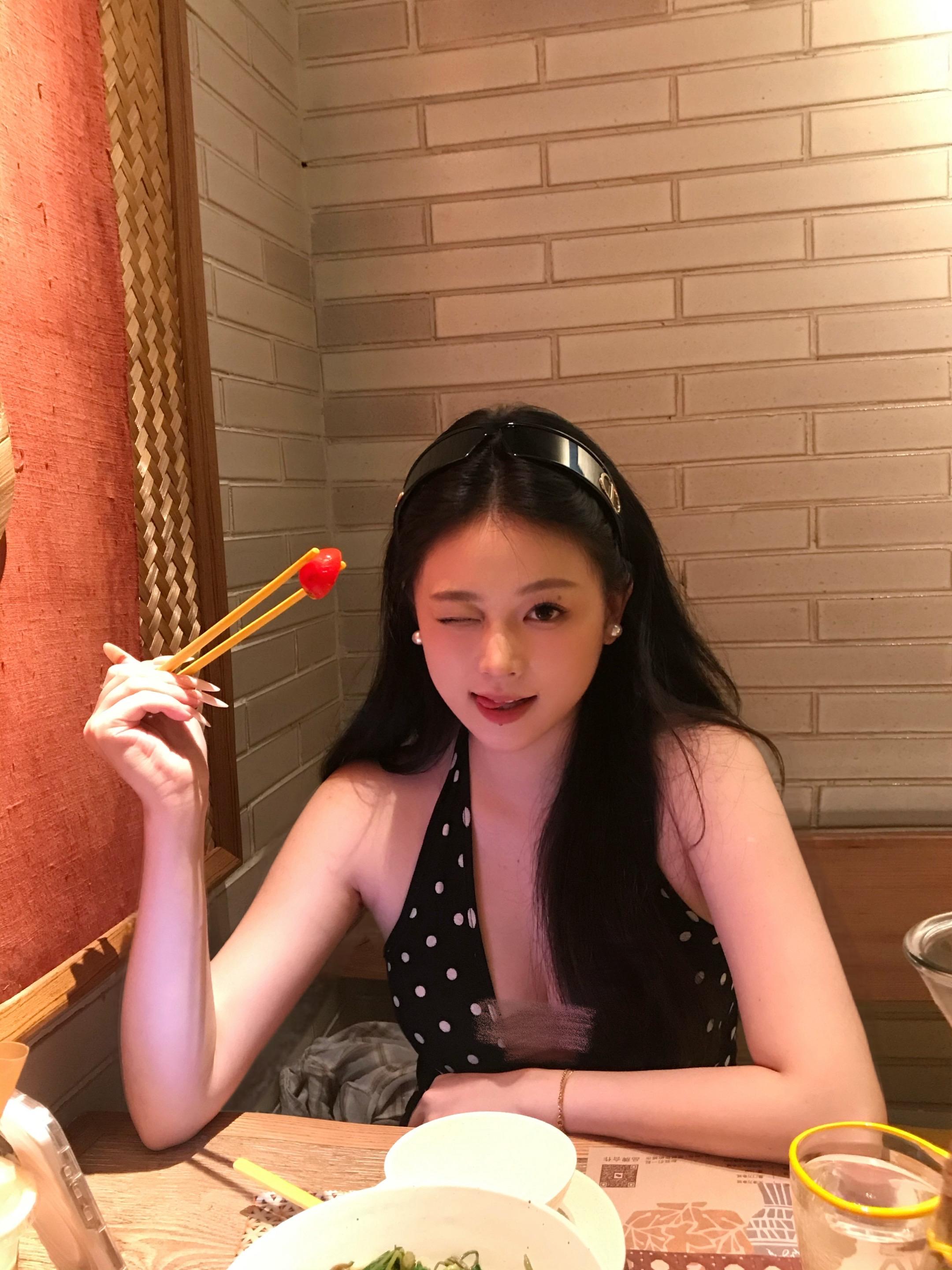 一起吃饭吧🥢。