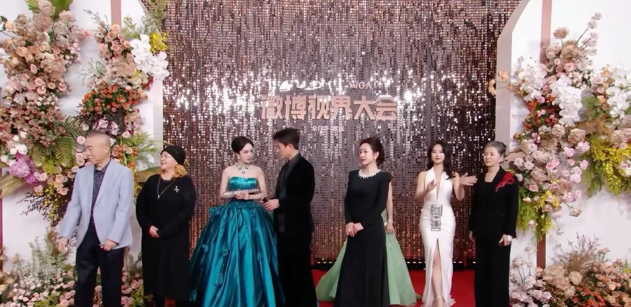 生万物红毯压轴 俺娘绣绣带着天牛庙村的家人们登场啦[哇][哇][哇] 微博视界大