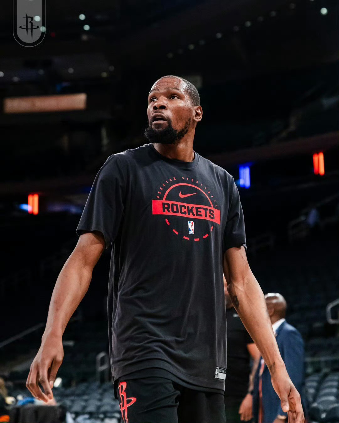 杜兰特末节关键时刻连续失误葬送比赛胜利，火箭遭尼克斯末节18分大逆转，今天输球这