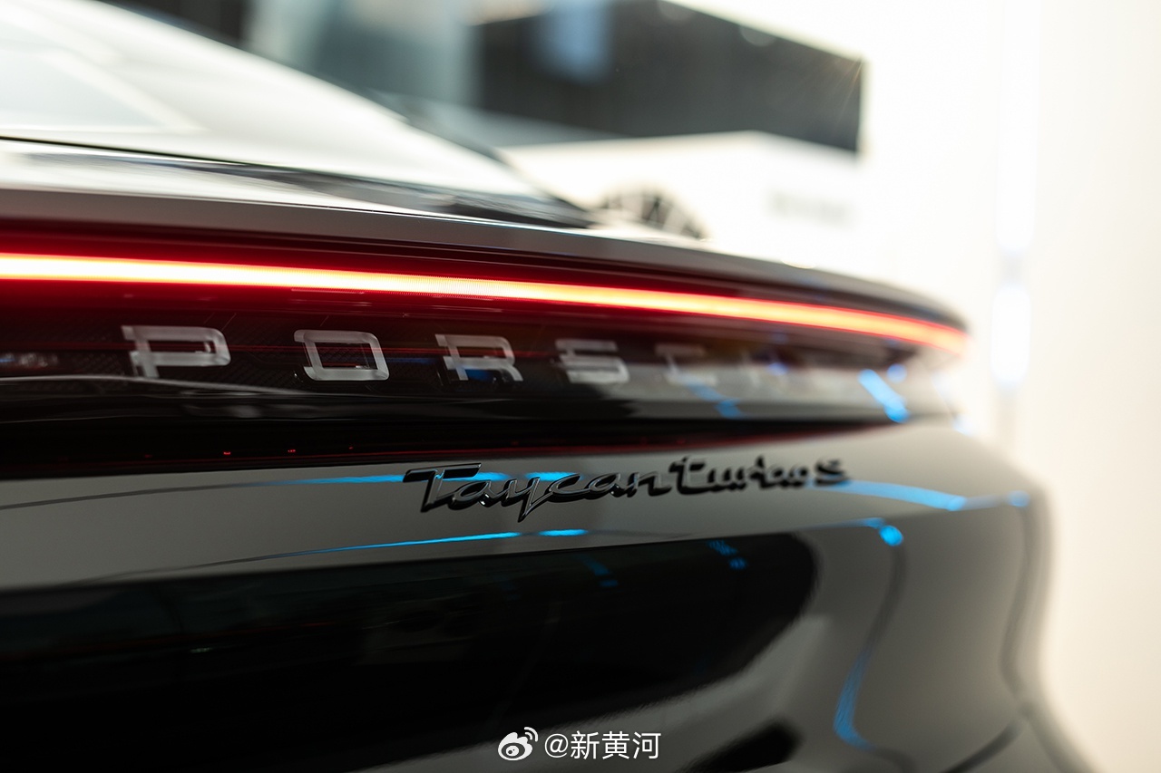 【#济南一保时捷门店闭店#】3月17日，多位济南车主表示，收到保时捷中国短信通知