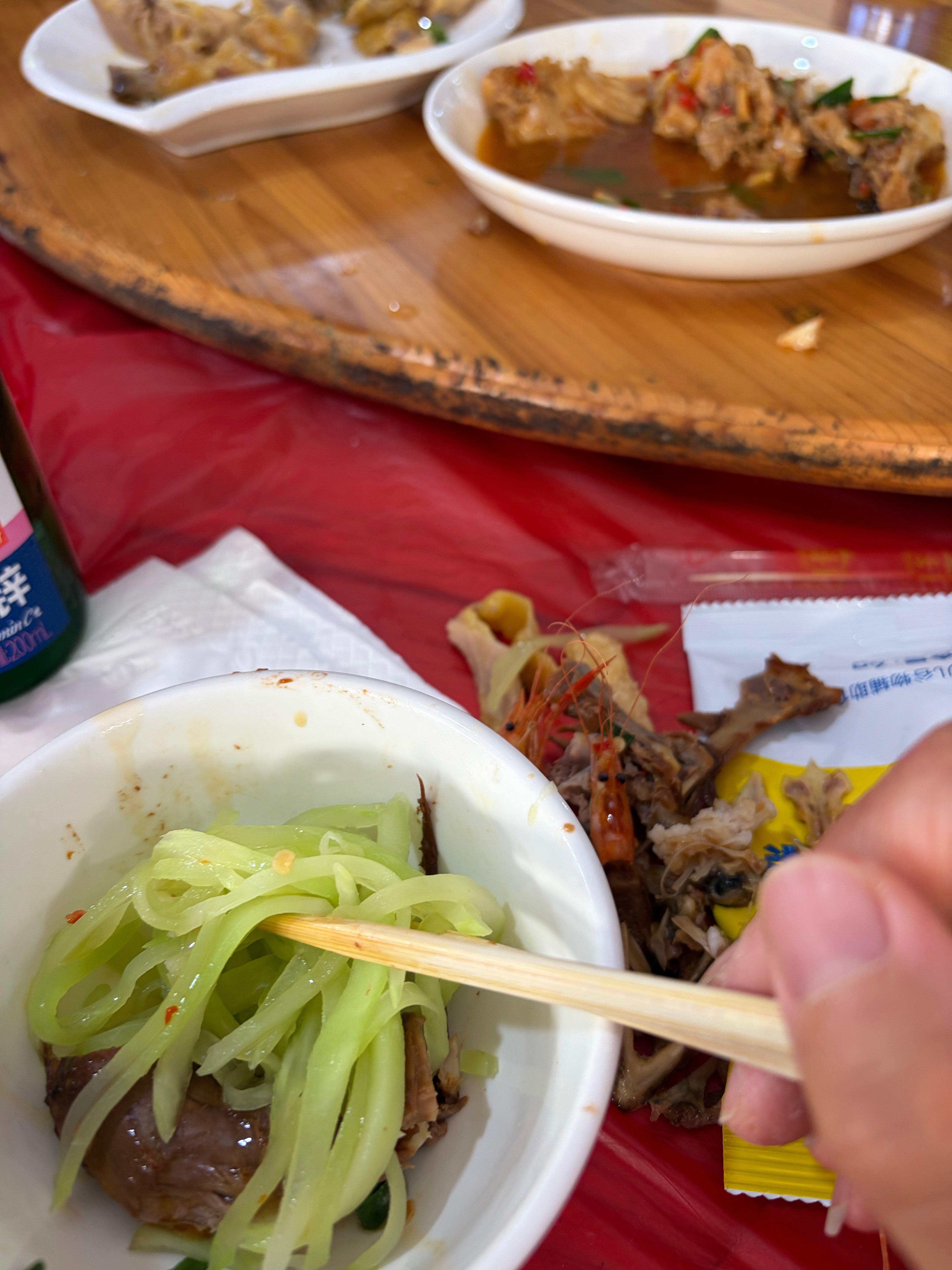 我吃席她吃饼加零食各自安好 