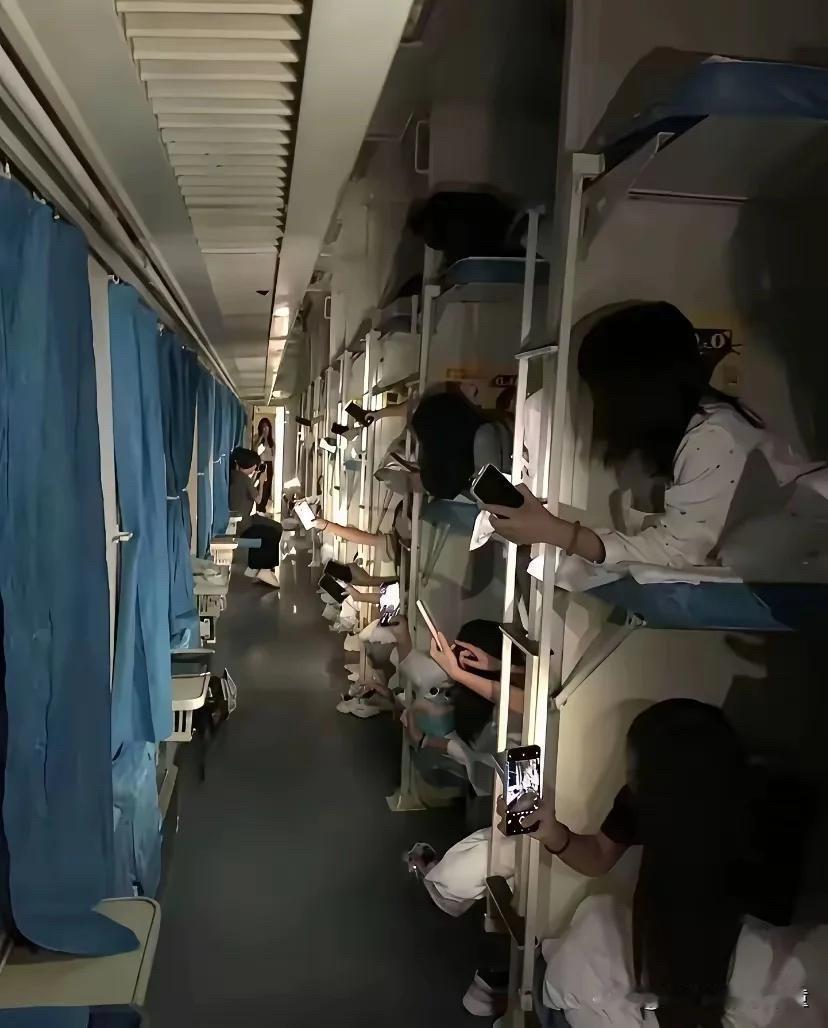 猜猜车厢里是什么味道？
香水味还是萝卜味
香水味道 气味感拉满 刺鼻味道 甜系车